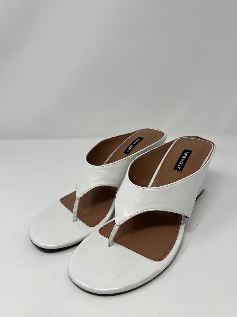 Nine West Women's 9.5M Jadde White Patent Leather Slip-On Wedges